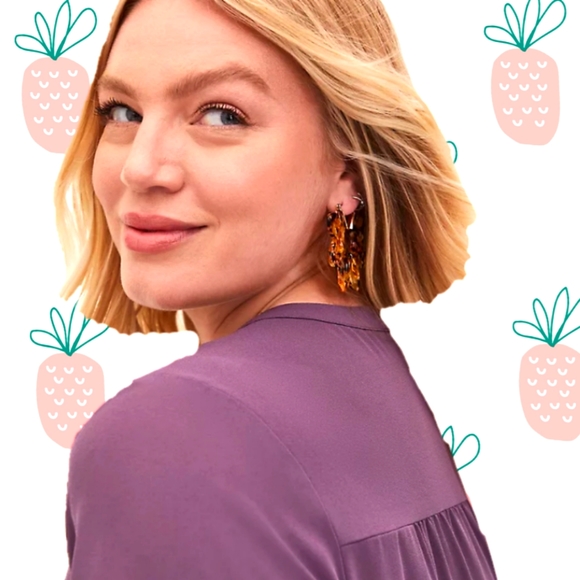 TORTOISESHELL RESIN FLORAL STATEMENT EARRINGS - Picture 1 of 3